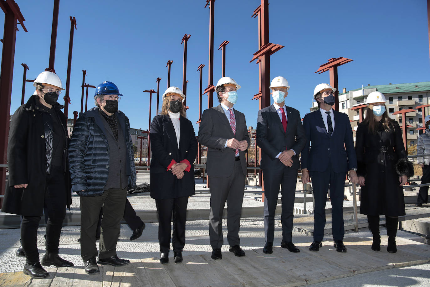 El presidente de la Junta de Castilla y León, Alfonso Fernández Mañueco, visita las obras del Conservatorio Profesional de Música de León. Junto a él, el consejero de Fomento, Juan Carlos Suárez-Quiñones y la delegada territorial de la Junta, Ester Muñoz.