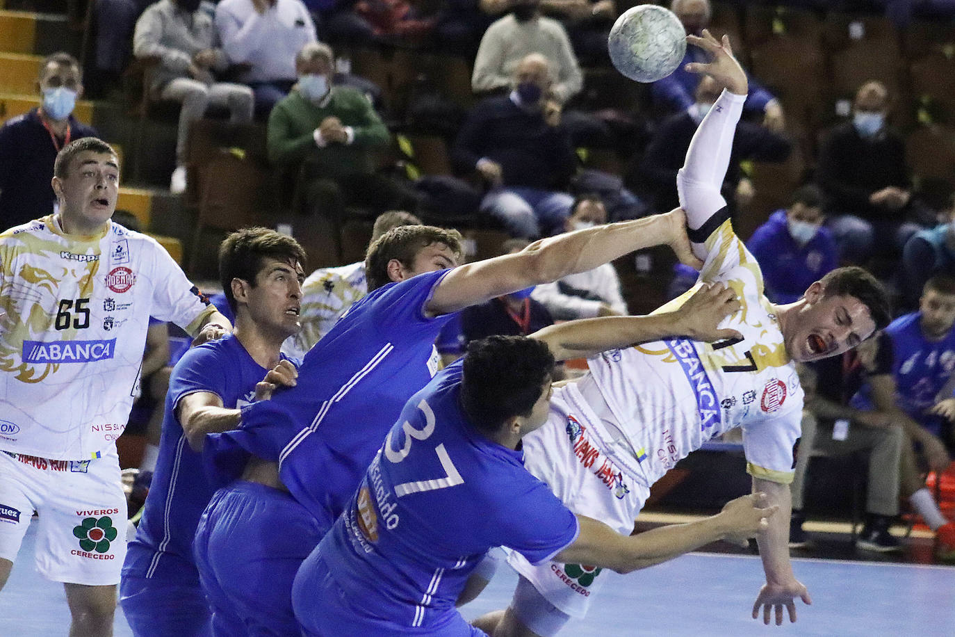 El conjunto leonés logró un importante triunfo en el derbi.