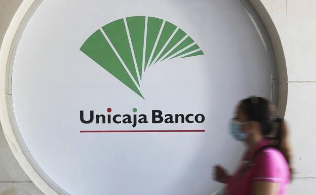 Unicaja pone sobre la mesa el cierre de 14 oficinas y la salida de 118 empleados en León. 