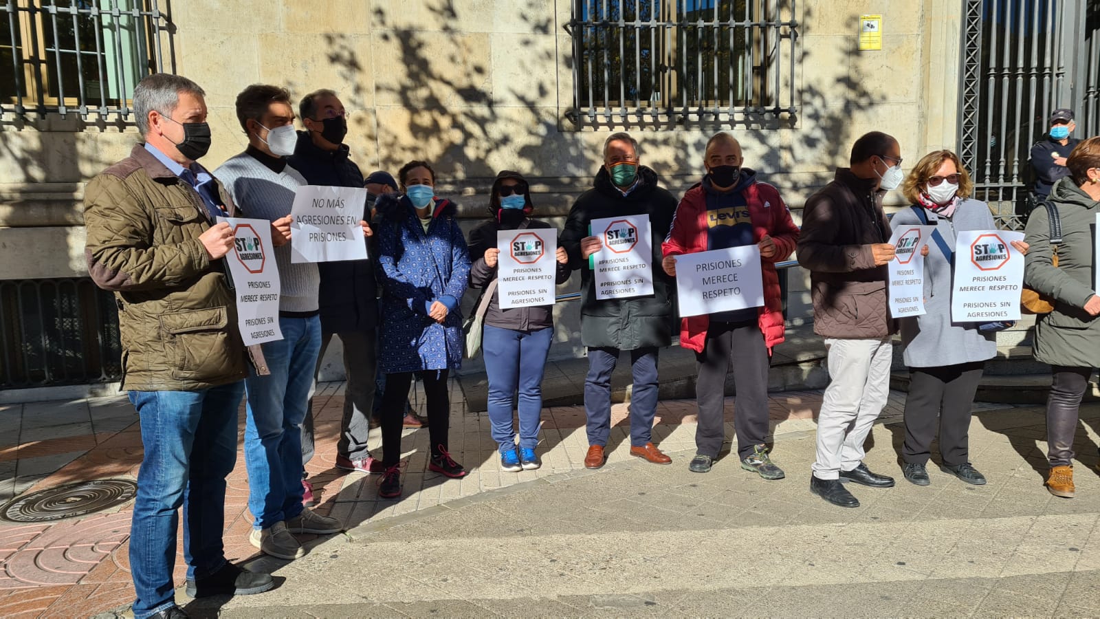 Los funcionarios se concentran para reclamar más protección y autoridad.