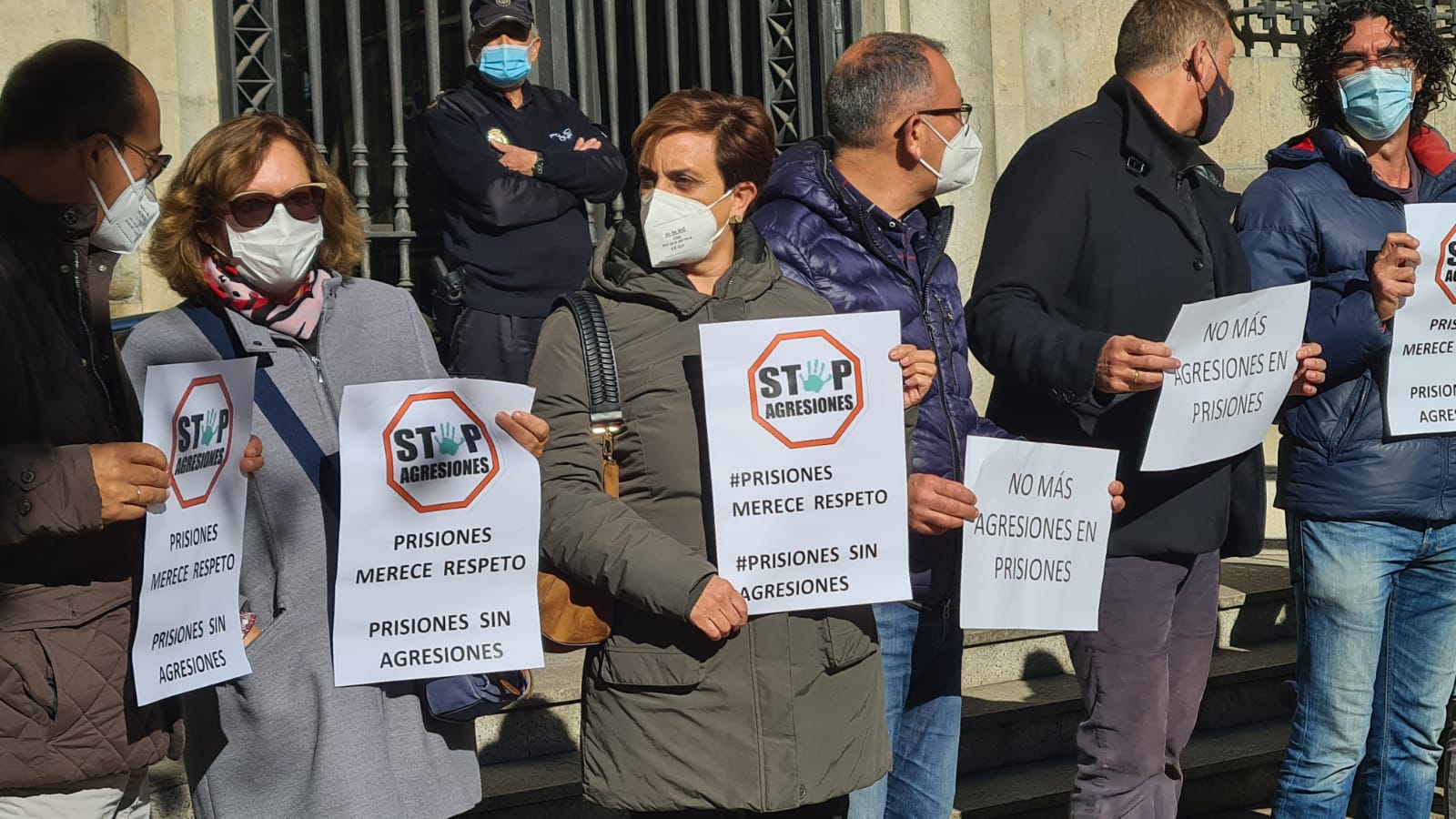 Los funcionarios se concentran para reclamar más protección y autoridad.