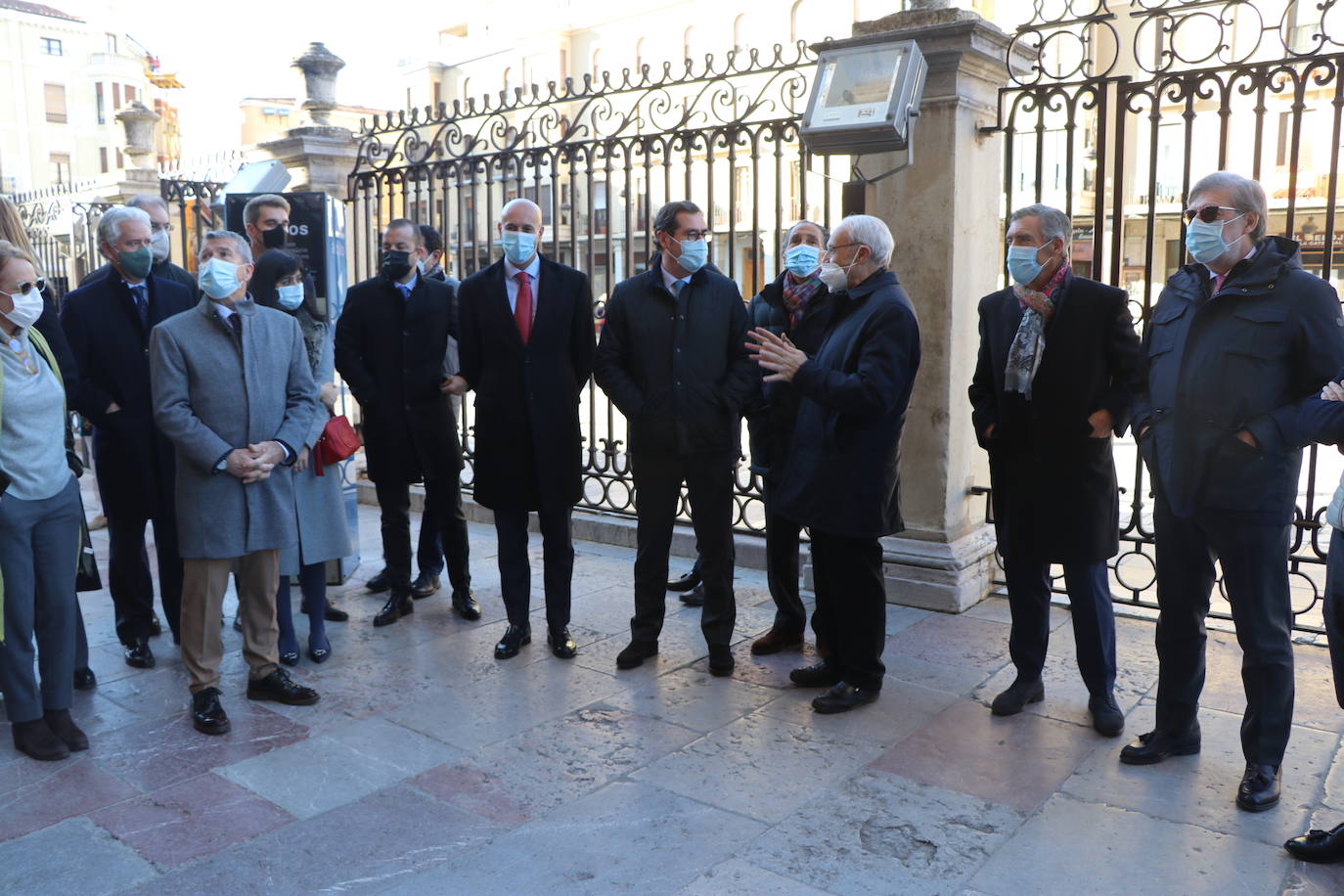 Las autoridades religiosas y políticas acompañaron al presidente de la CEOE al templo leonés.