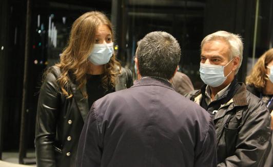 Ester Muñoz, junto al gerente de Atención Primaria, José Pedro Fernández.