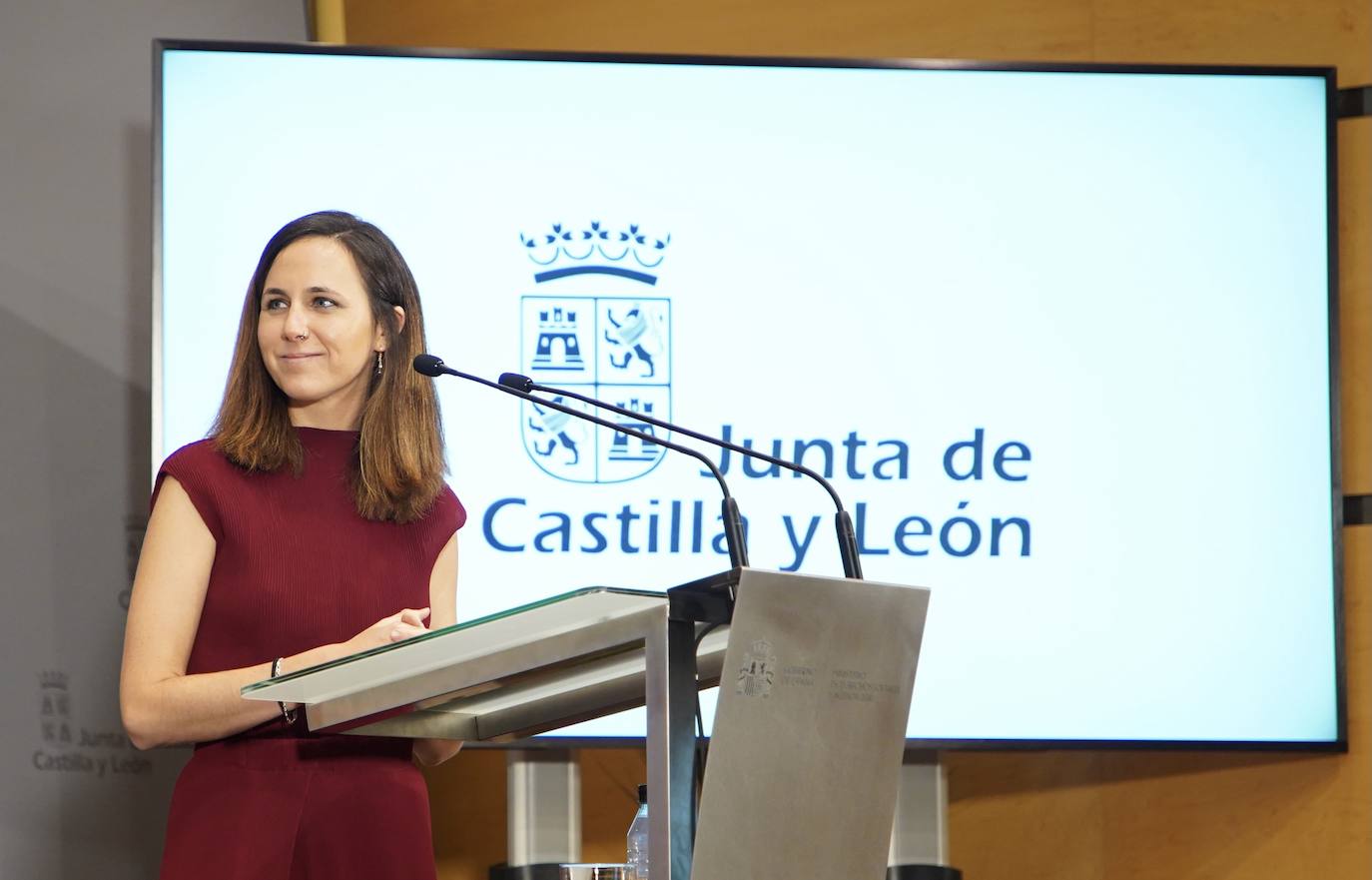 El presidente de la Junta de Castilla y León, Alfonso Fernández Mañueco, se reúne con la ministra de Derechos Sociales y Agenda 2030, Ione Belarra.