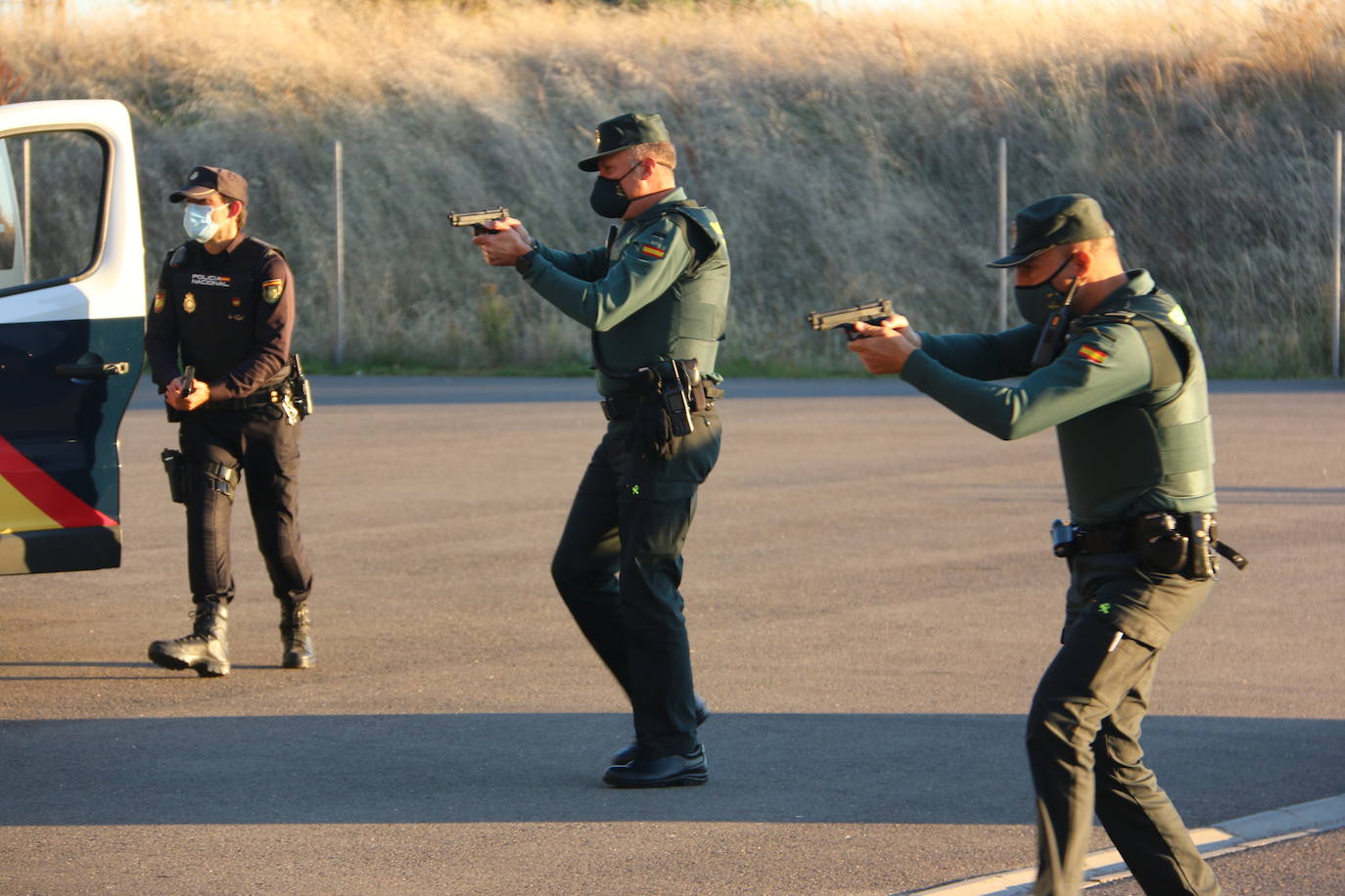 La capital se convierte en el escenario de un espectacular simulacro en el que intervienen diferentes cuerpos de seguridad y emergencias sanitarias | La actividad, que se ha dividido en dos ejercicios concatenados, se enmarca en el XV congreso SEMES que se celebra en el Palacio de Exposiciones desde el jueves