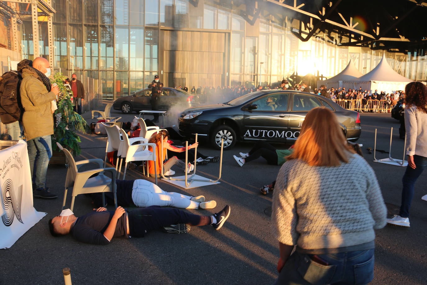 La capital se convierte en el escenario de un espectacular simulacro en el que intervienen diferentes cuerpos de seguridad y emergencias sanitarias | La actividad, que se ha dividido en dos ejercicios concatenados, se enmarca en el XV congreso SEMES que se celebra en el Palacio de Exposiciones desde el jueves