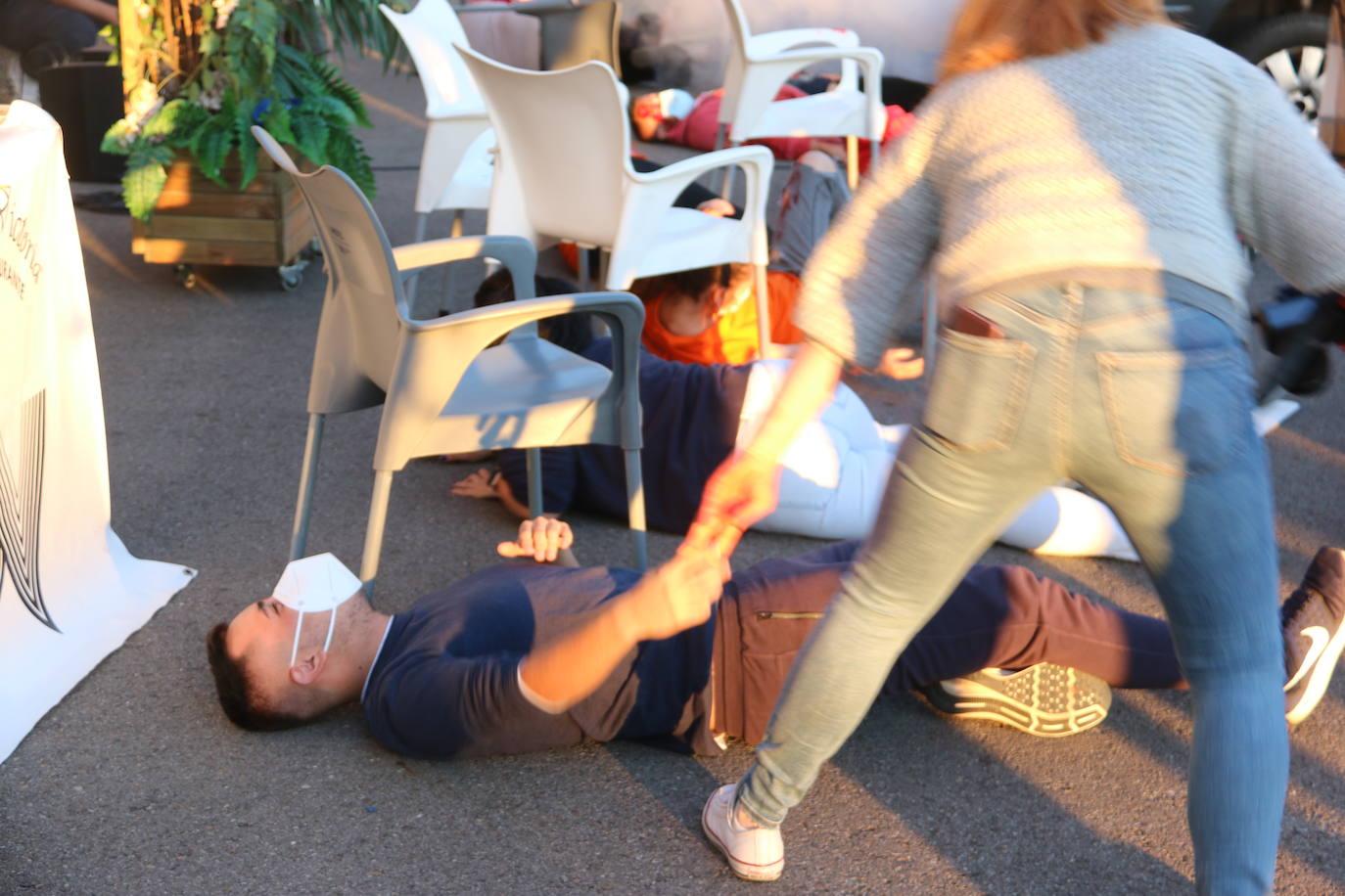 La capital se convierte en el escenario de un espectacular simulacro en el que intervienen diferentes cuerpos de seguridad y emergencias sanitarias | La actividad, que se ha dividido en dos ejercicios concatenados, se enmarca en el XV congreso SEMES que se celebra en el Palacio de Exposiciones desde el jueves