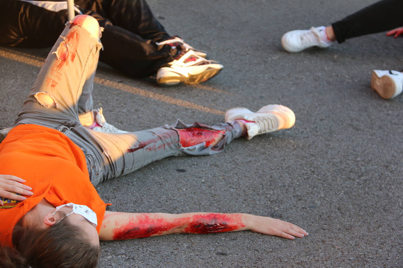 La capital se convierte en el escenario de un espectacular simulacro en el que intervienen diferentes cuerpos de seguridad y emergencias sanitarias | La actividad, que se ha dividido en dos ejercicios concatenados, se enmarca en el XV congreso SEMES que se celebra en el Palacio de Exposiciones desde el jueves