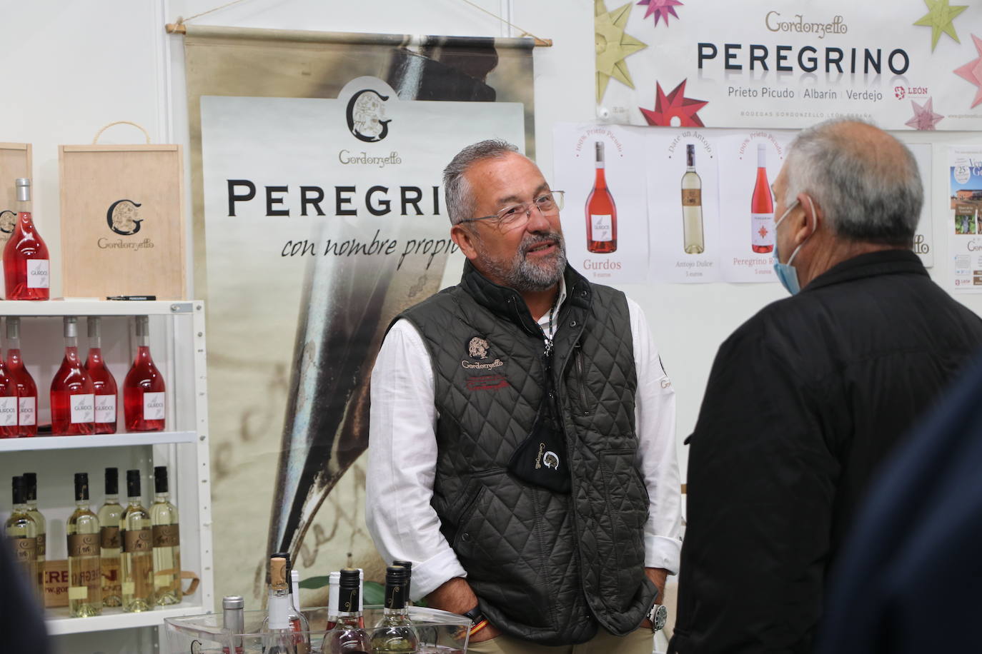 La 30 edición de la Feria de Cecina de Chivo de Vegacervera congrega a cientos de personas para degustar este plato típico de la zona.