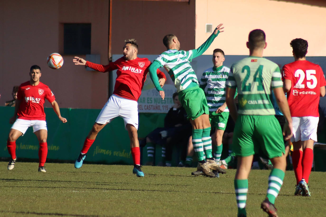 El conjunto leonés firma un empate ante el CD Ribert que rompe su mala dinámica de derrotas.