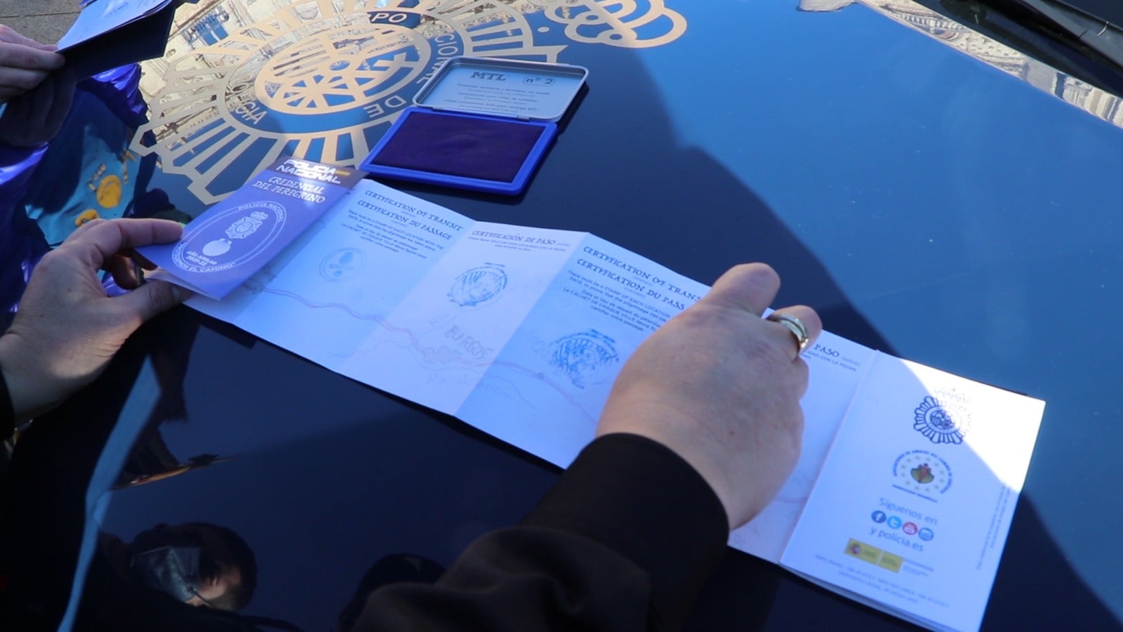 Medio centenar de personas con capacidades diferentes participan en una jornada junto a la Policía Nacional para demostrar que el Camino de Santiago es accesible para todos | La delegada del Gobierno en la comunidad, Virginia Barcones, agradece a las cuatro asociaciones involucradas -Amidown León, Asprona León, Moteros Solidarios y Aderle- su papel social.