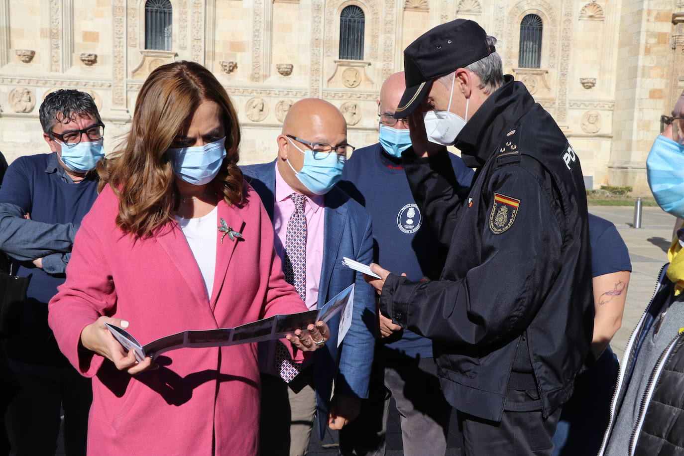 Medio centenar de personas con capacidades diferentes participan en una jornada junto a la Policía Nacional para demostrar que el Camino de Santiago es accesible para todos | La delegada del Gobierno en la comunidad, Virginia Barcones, agradece a las cuatro asociaciones involucradas -Amidown León, Asprona León, Moteros Solidarios y Aderle- su papel social.
