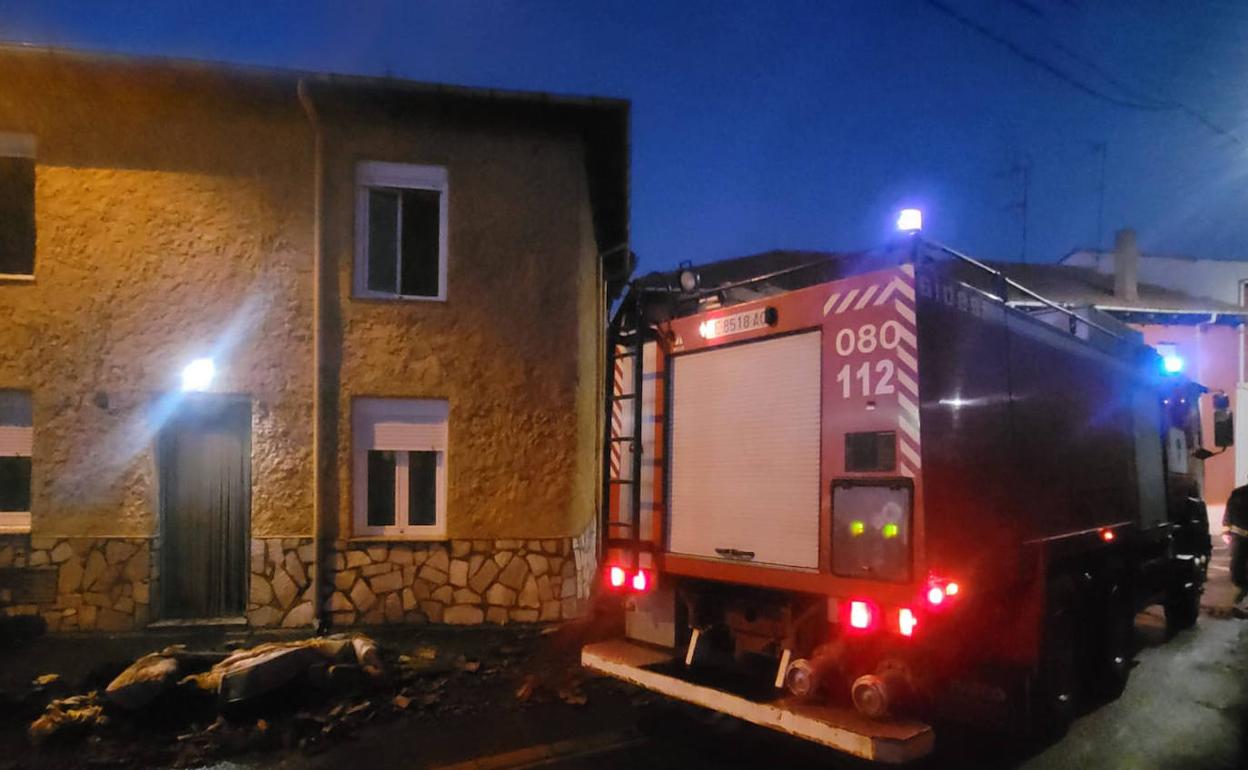 Camión de Bomberos en La Milla del Río. 