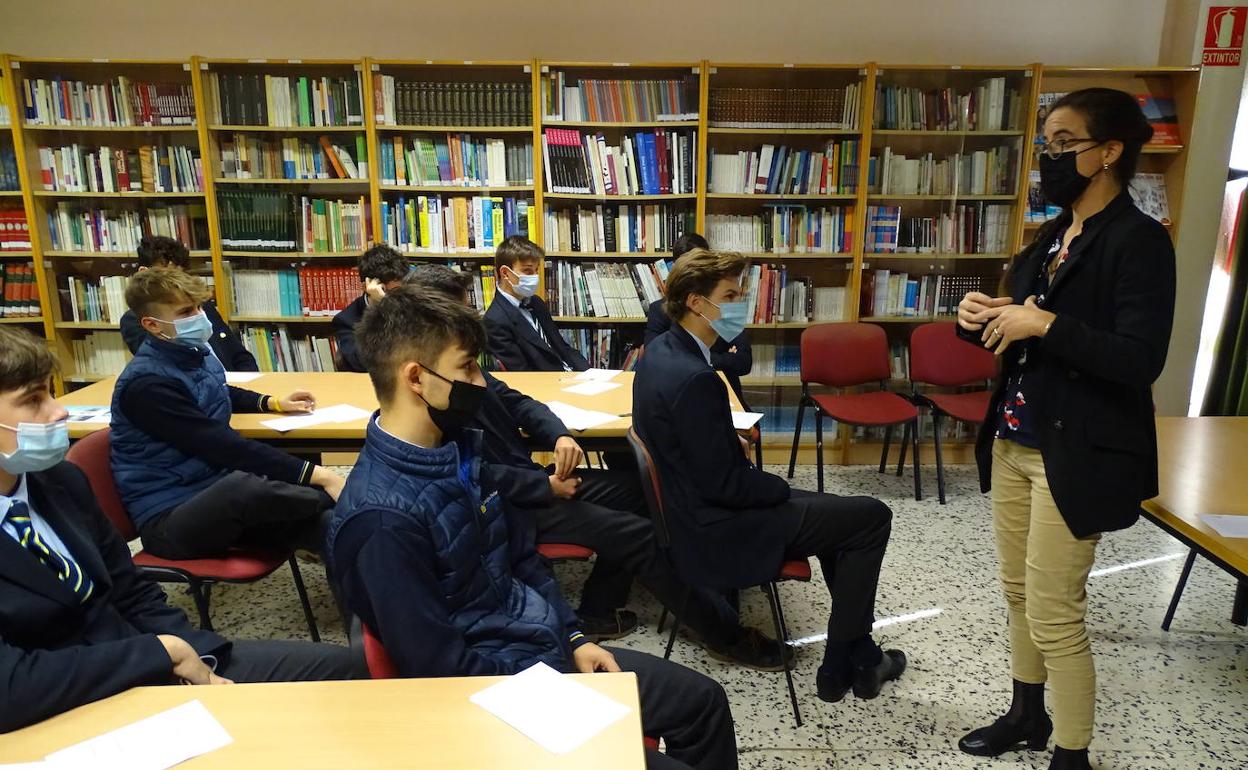 El Peñacorada celebra una conferencia sobre los futuros universitarios