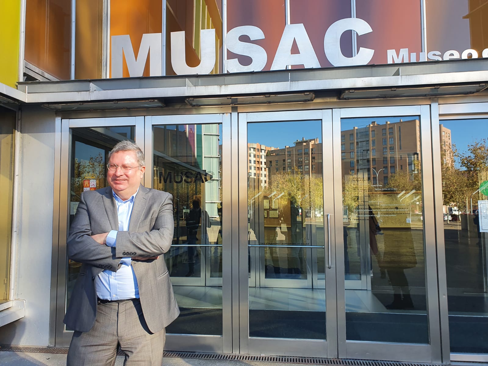 El consejero de Cultura y Turismo de la Junta, Javier Ortega, presenta al nuevo director del Musac, Álvaro Rodríguez Fominaya
