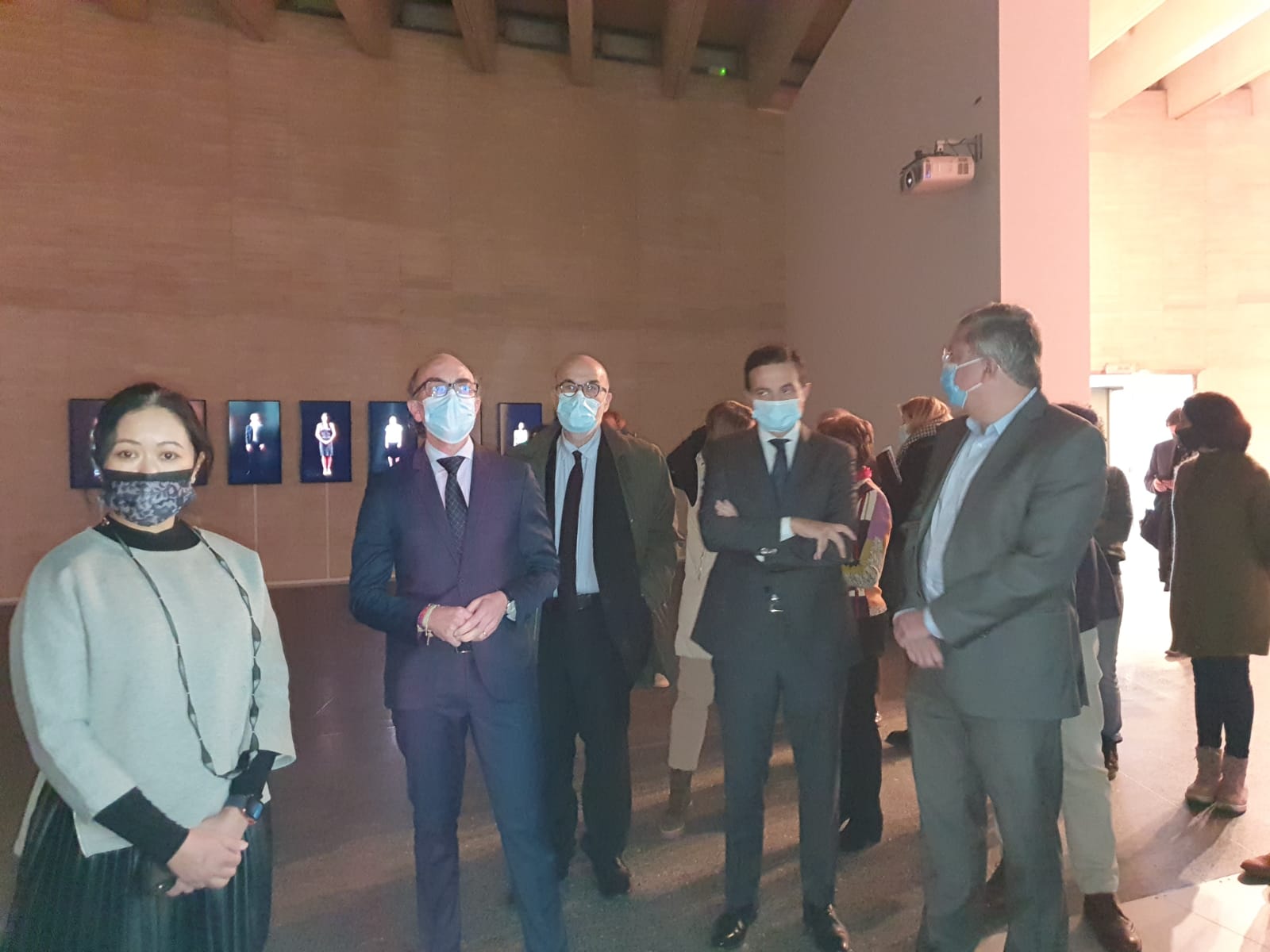 El consejero de Cultura y Turismo de la Junta, Javier Ortega, presenta al nuevo director del Musac, Álvaro Rodríguez Fominaya