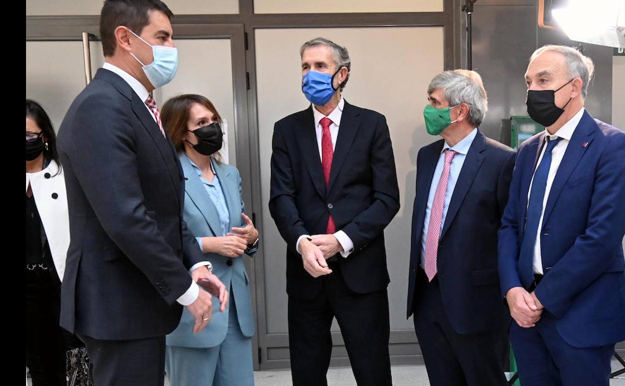 Ángel Ibáñez con los rectores de la universidades de la comunidad.