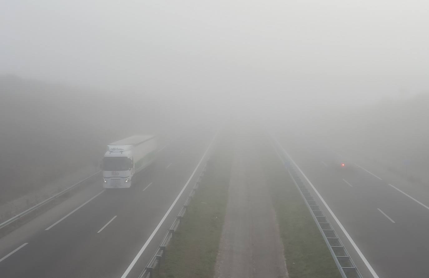 La comarca despierta con una intensa niebla este miércoles.