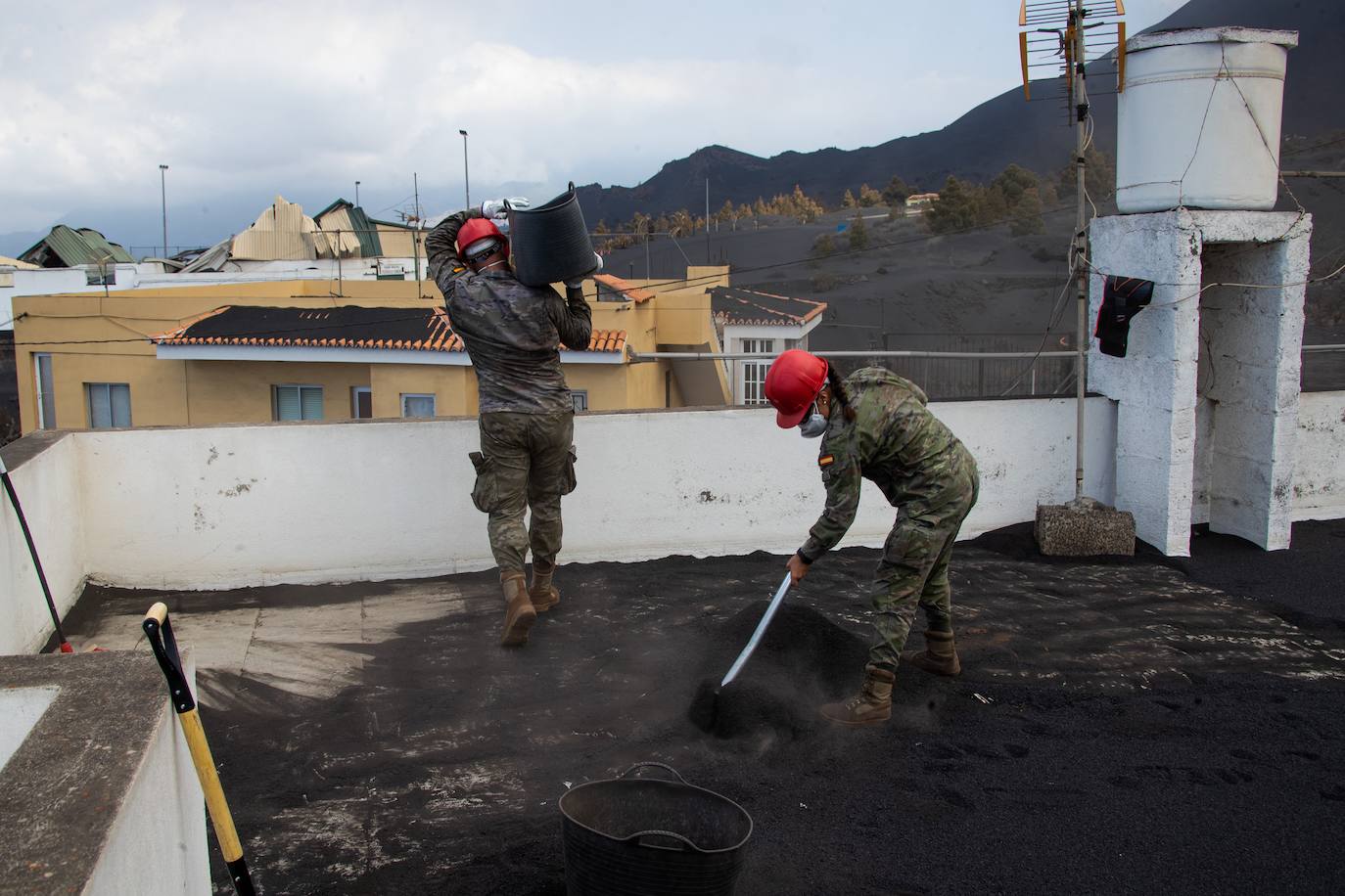 Equipo de la Ume desarrollando trabajos en la isla de Palma.