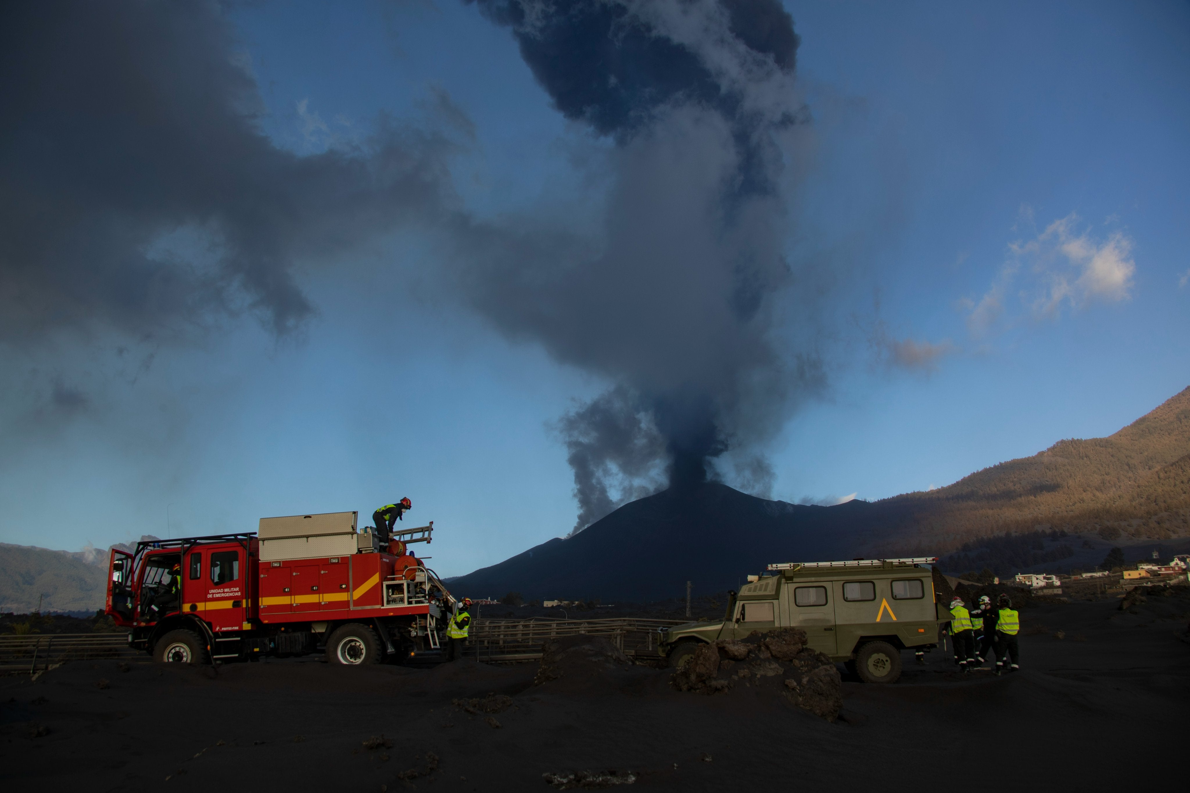 Equipo de la Ume desarrollando trabajos en la isla de Palma.