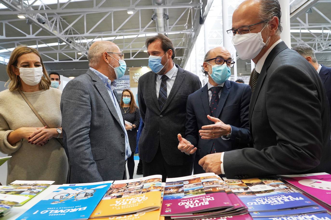 El vicepresidente, portavoz y consejero de Transparencia, Ordenación del Territorio y Acción Exterior, Francisco Igea; el alcalde de Valladolid, Óscar Puente, y el presidente de las Cortes, Luis Fuentes, participan en la inauguración de la Feria Internacional de Turismo de Interior 2021 (INTUR).Presentación de la oferta turística de Zamora a cargo de la Diputación.Presentación de la oferta turística de Soria.Presentación de la oferta turística de León.Presentación de la oferta turística de El Bierzo.