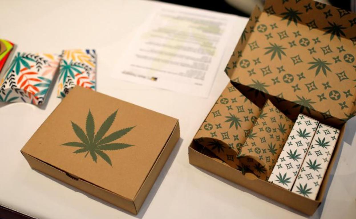 Una caja con cannabis. 