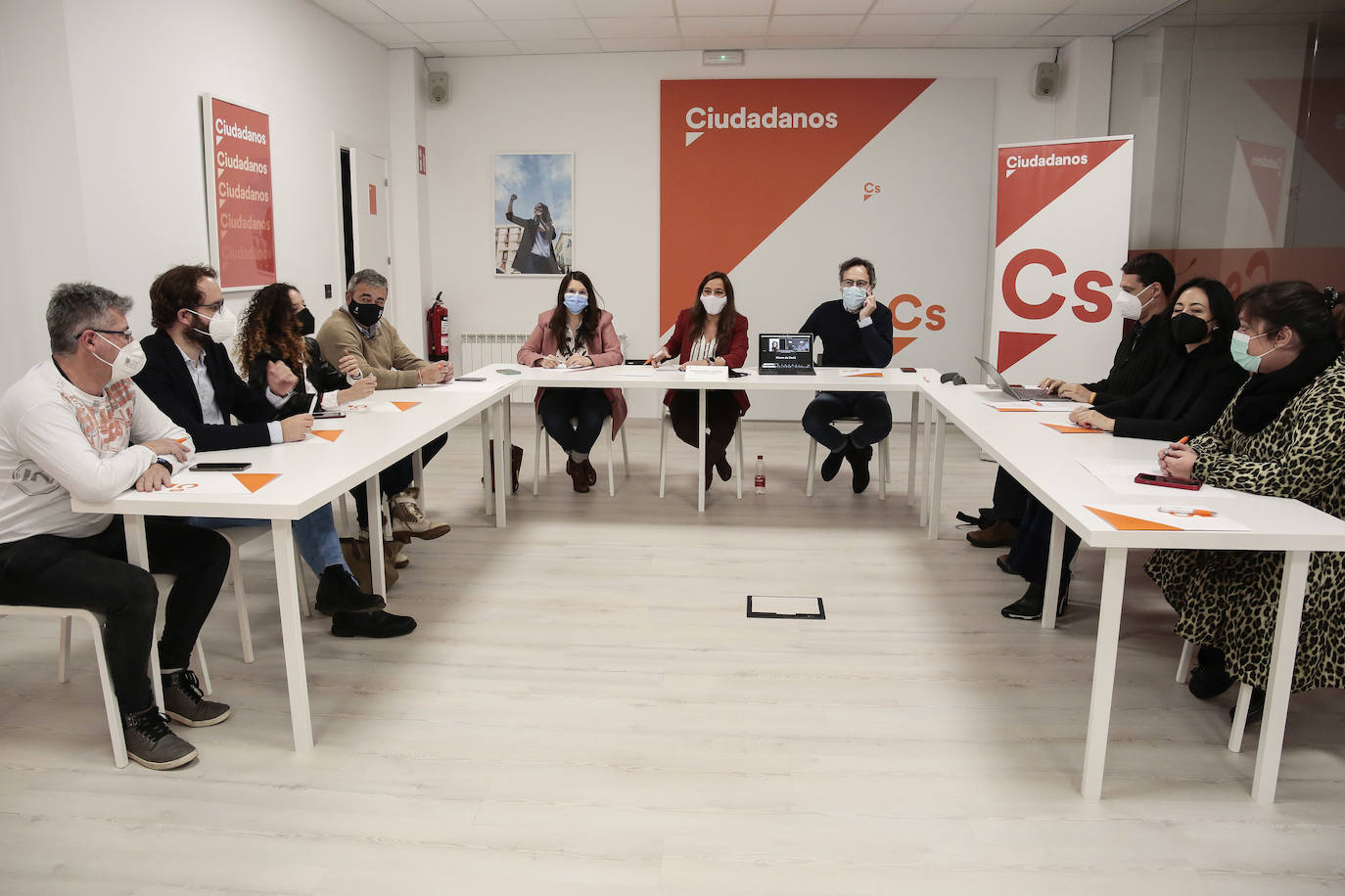 La coordinadora de Ciudadanos en Castilla y León, Gemma Villarroel, atribuye esta circustancia a «el rodillo del PSOE y sus socios» critica que el actual es «el Gobierno más caro de la historia»