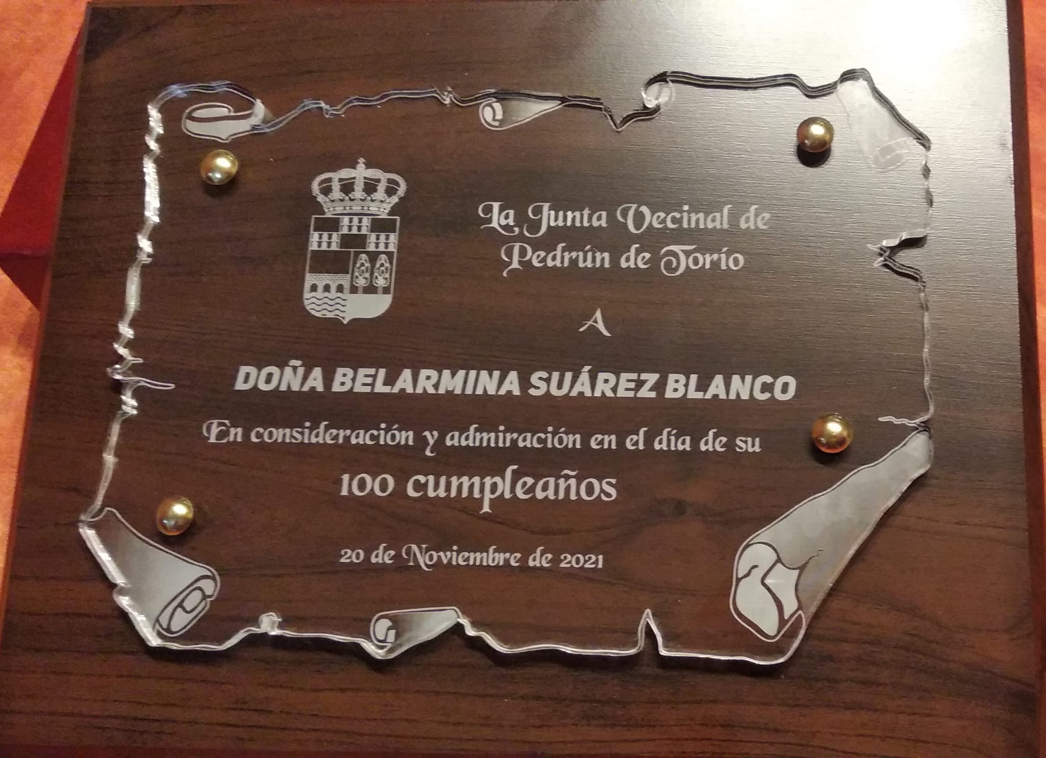 La localidad asiste al homenaje que le han rendido a Berlarmina al cumplir cien años.