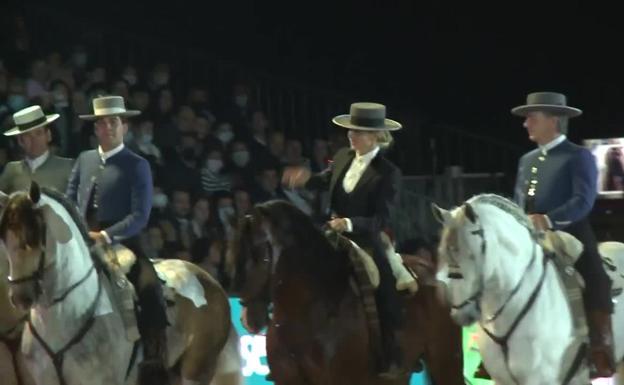 Elsa Pataky agradece el premio del Salón Internacional del Caballo de Pura Raza