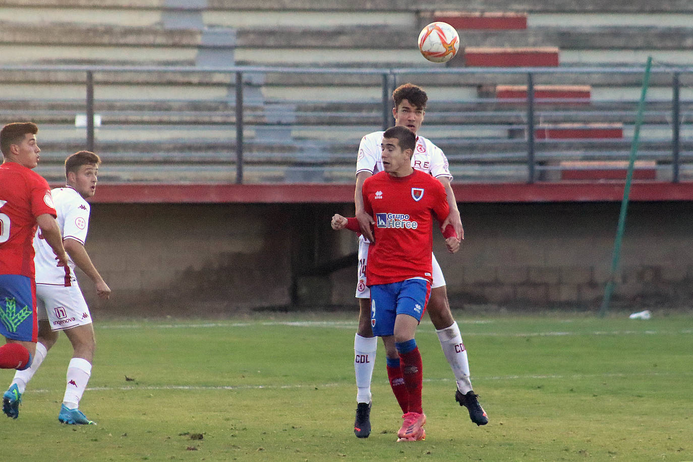 El filial culturalista cae derrotado ante el conjunto soriano en el Área Deportiva de Puente Castro.