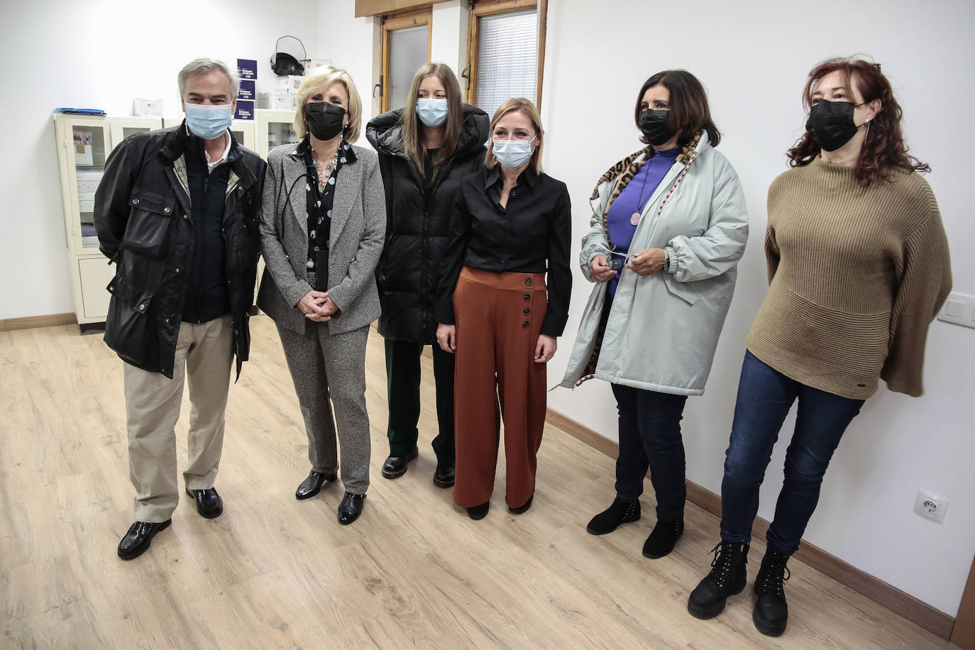 La consejera de Sanidad, Verónica Casado, visita el Punto de Atención Continuada (PAC) de Valderas.