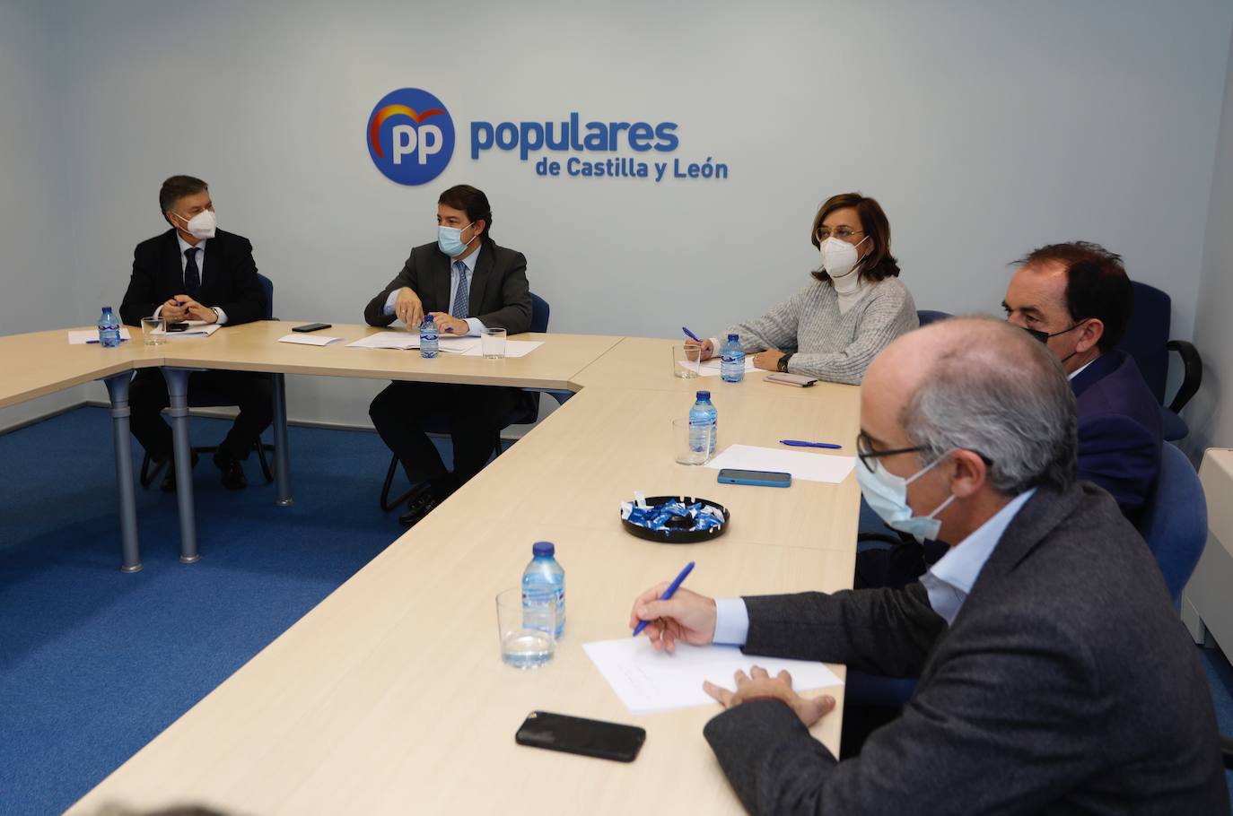 El presidente del PP de Castilla y León, Alfonso Fernández Mañueco, comparece para explicar el contenido de una reunión con los presidentes provinciales,