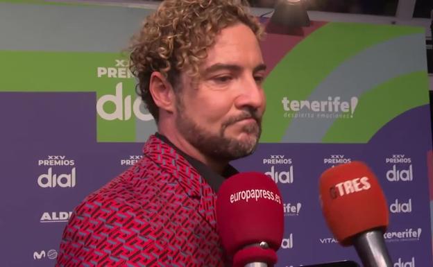 David Bisbal durante la alfombra verde.