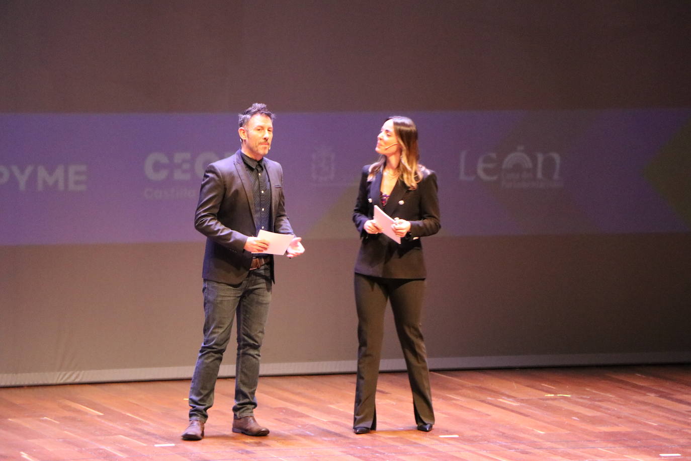 La gala de la FELE ha reunido a la sociedad leonesa para galardonar a TECOI. 