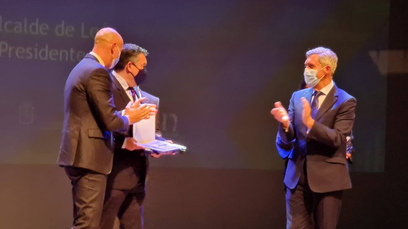 La gala de la FELE ha reunido a la sociedad leonesa para galardonar a TECOI. 
