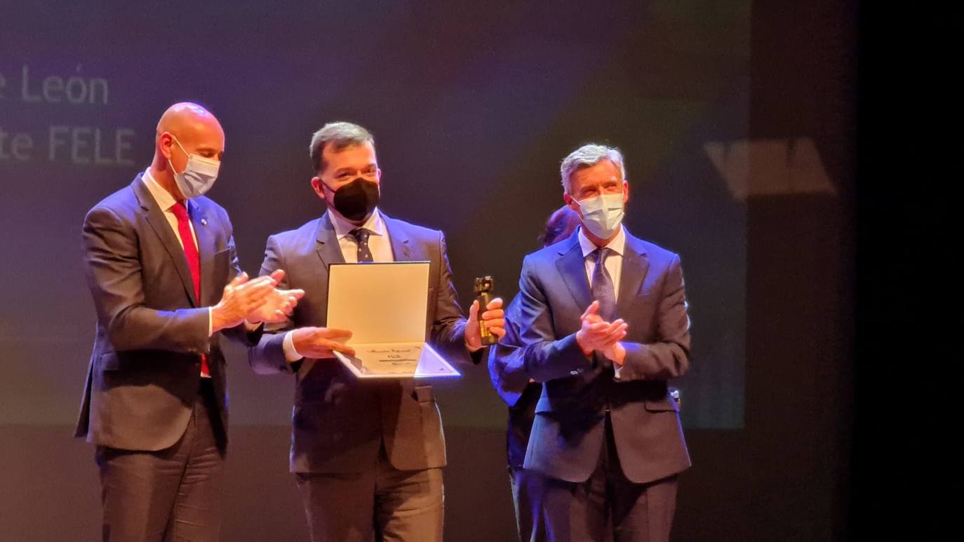 La gala de la FELE ha reunido a la sociedad leonesa para galardonar a TECOI. 