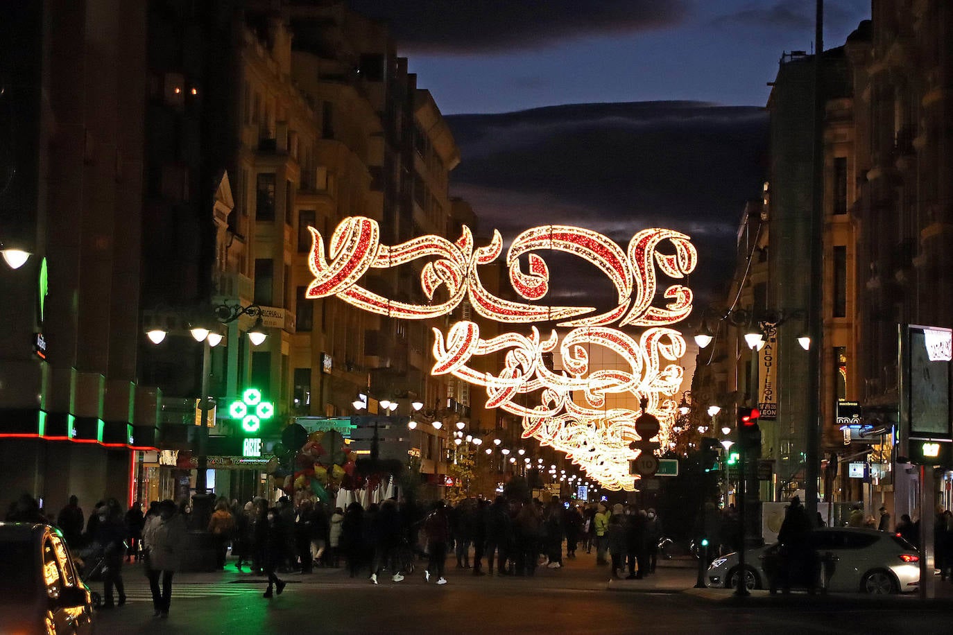 Encendido del alumbrado navideño en León.