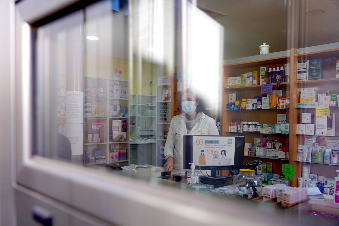 Numerosas farmacias en pequeñas localidades de Castilla y León, abocadas al cierre, continúan abiertas gracias al «esfuerzo» económico y de tiempo de oficinas de localidades cercanas