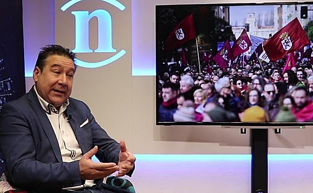 El secretario general de Unión del Pueblo Leonés, Luis Mariano Santos, durante un momento de la entrevista con leonoticias para abordar el XII congreso de la formación leonesista.