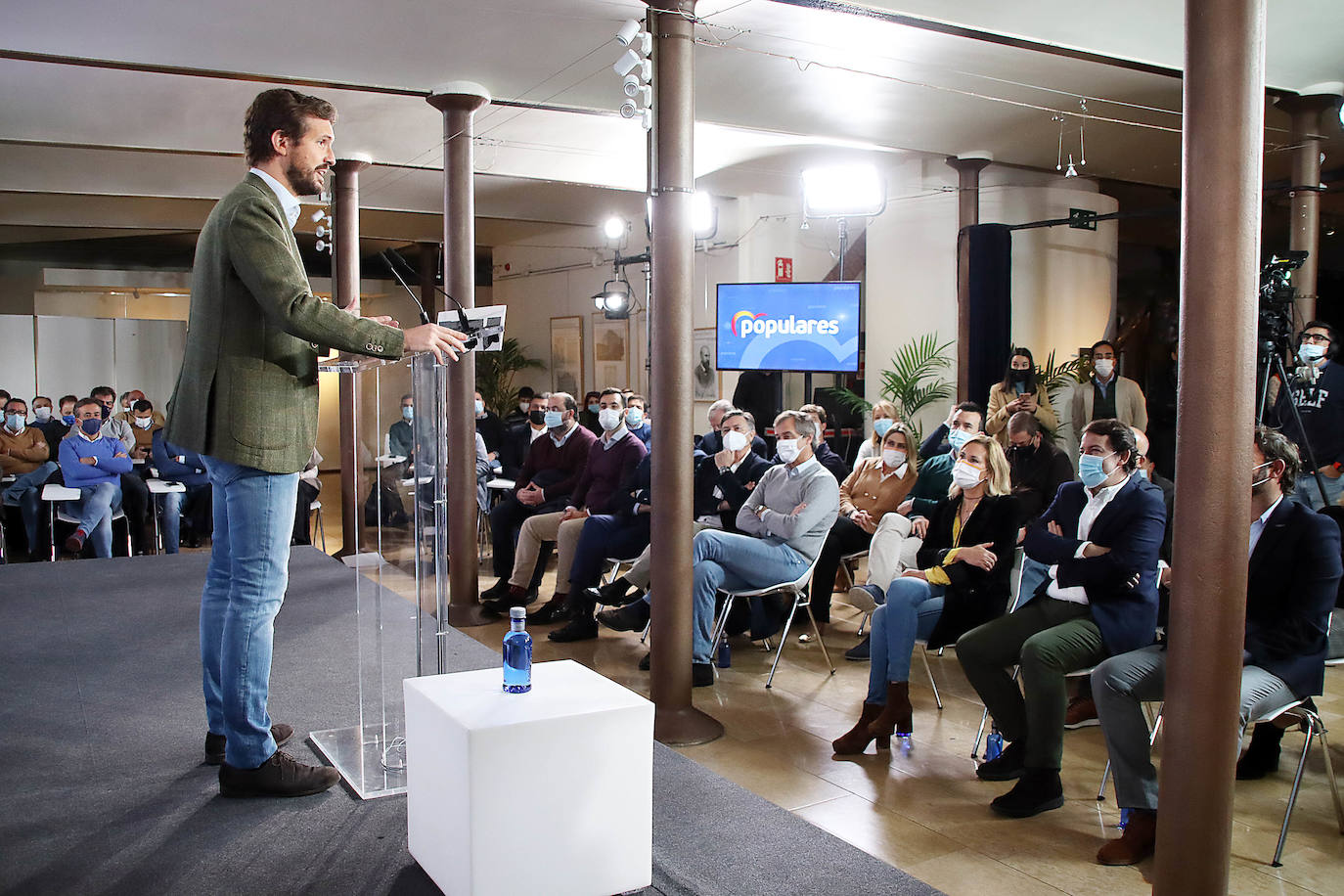 Casado y Mañueco participan en el 'Encuentro de presidentes provinciales e insulares del PP' en León.