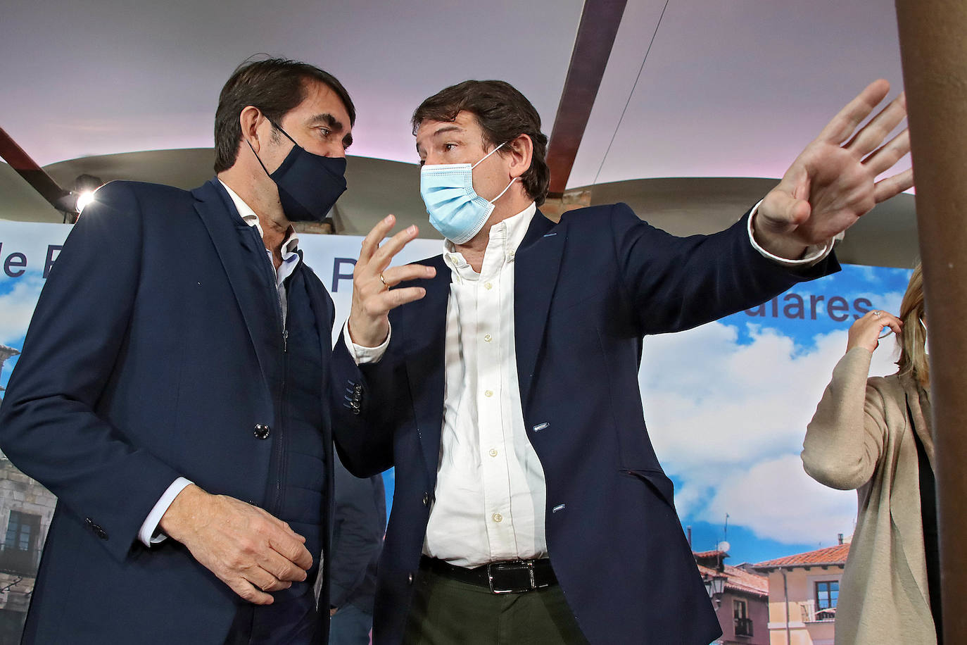 Casado y Mañueco participan en el 'Encuentro de presidentes provinciales e insulares del PP' en León.