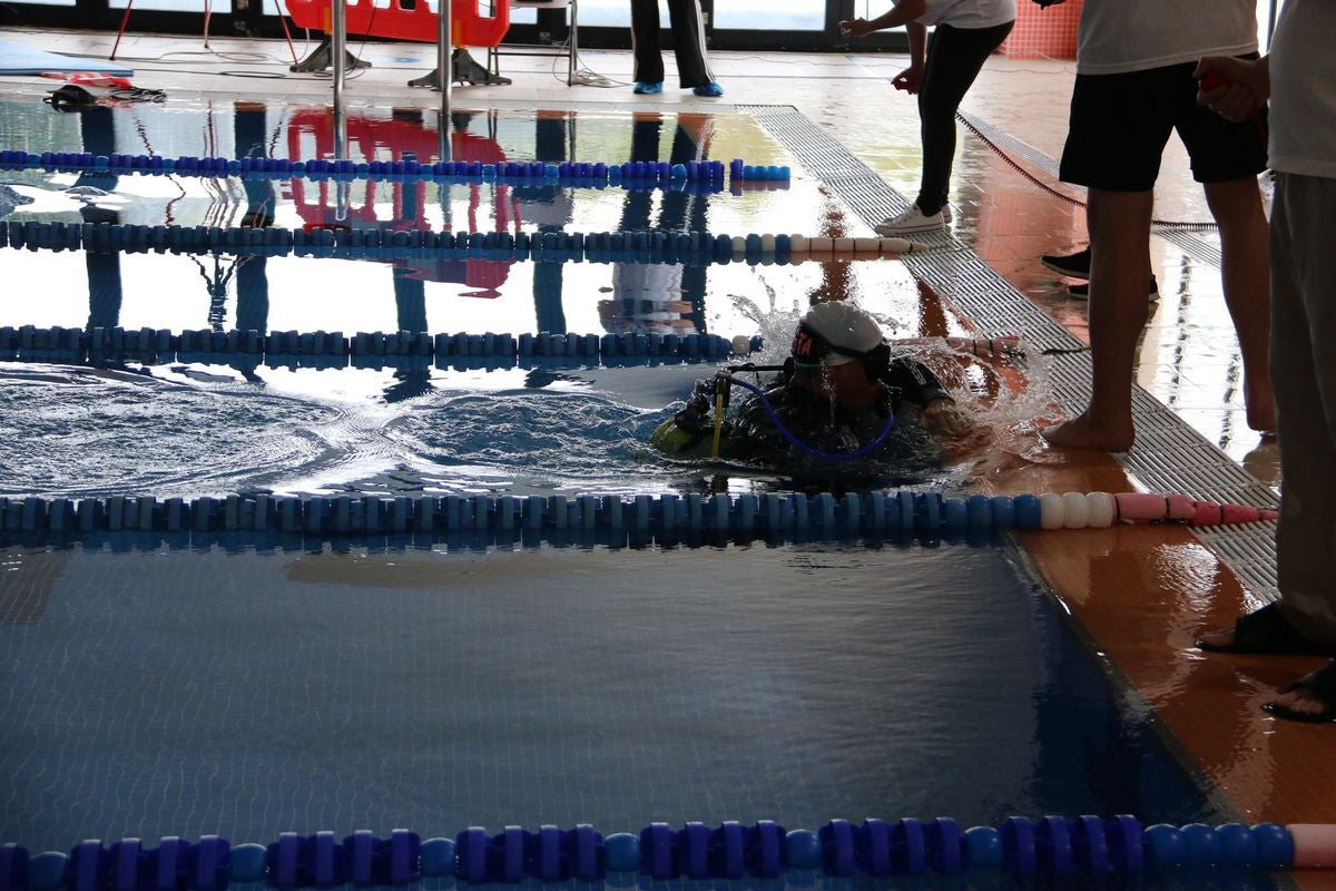 La piscina municipal de Carbajal de la Legua acoge el Campeonato de España de Buceo de Competición.