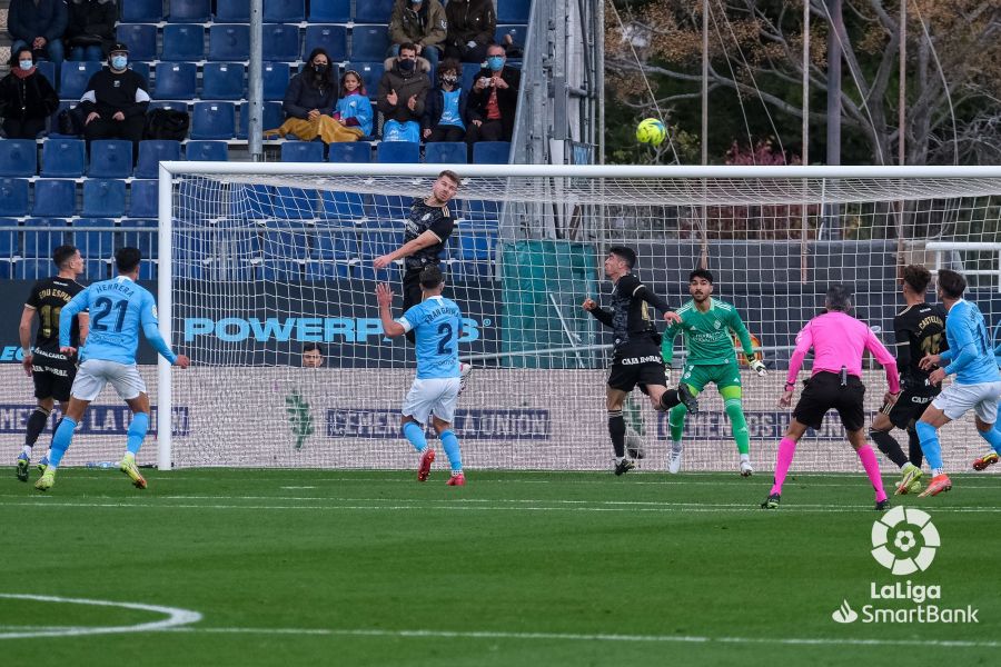 El conjunto berciano suma un nuevo triunfo a domicilio tras superar al Ibiza (0-1)