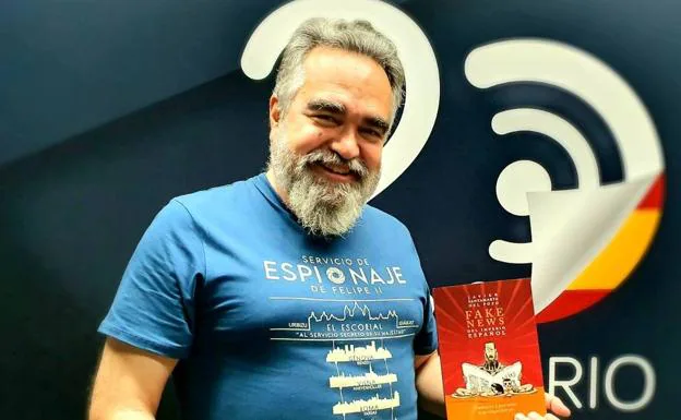 El autor muestra su nuevo libro que será presentado en León