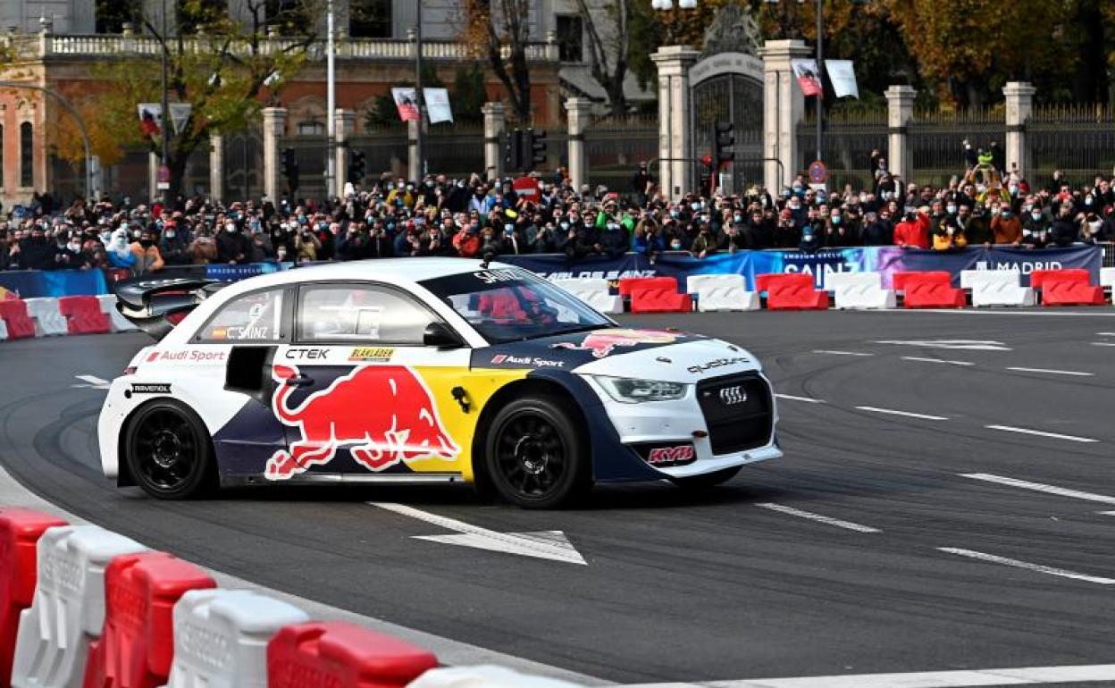 Carlos Sainz padre, durante su exhibición en Madrid. 