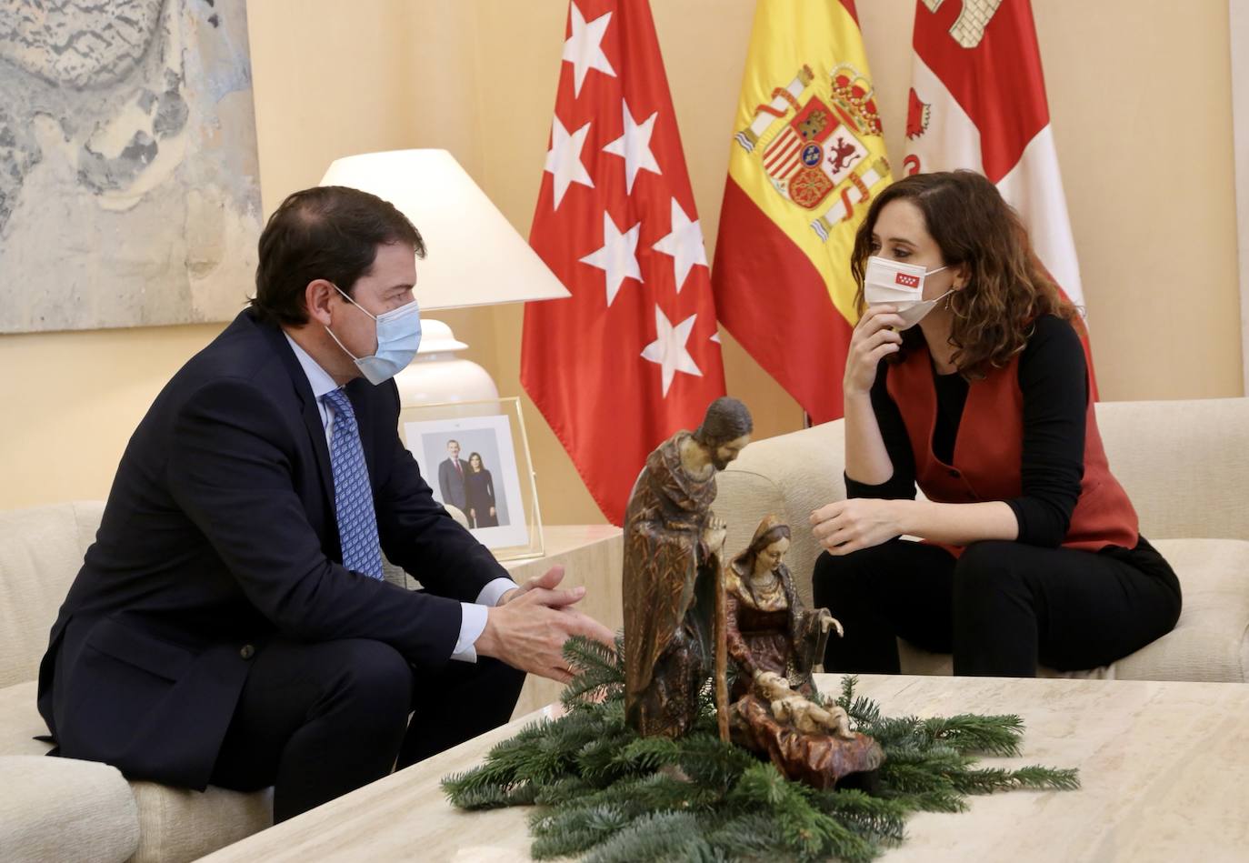 El presidente de la Junta de Castilla y León, Alfonso Fernández Mañueco, se reúne con la presidenta de la Comunidad de Madrid, Isabel Díaz Ayuso.