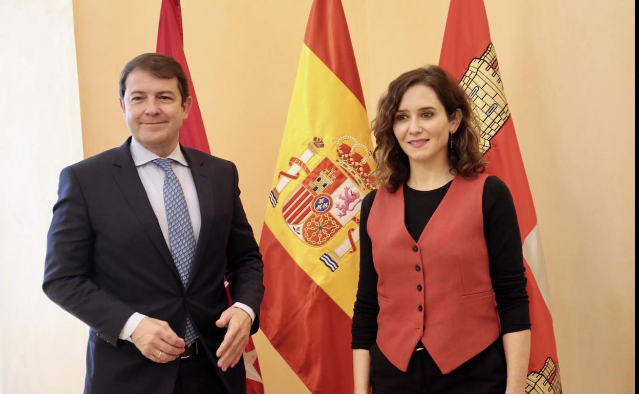 El presidente de Castilla y León, Fernández Mañueco, se reúne con su homóloga en Madrid, Isabel Díaz Ayuso.