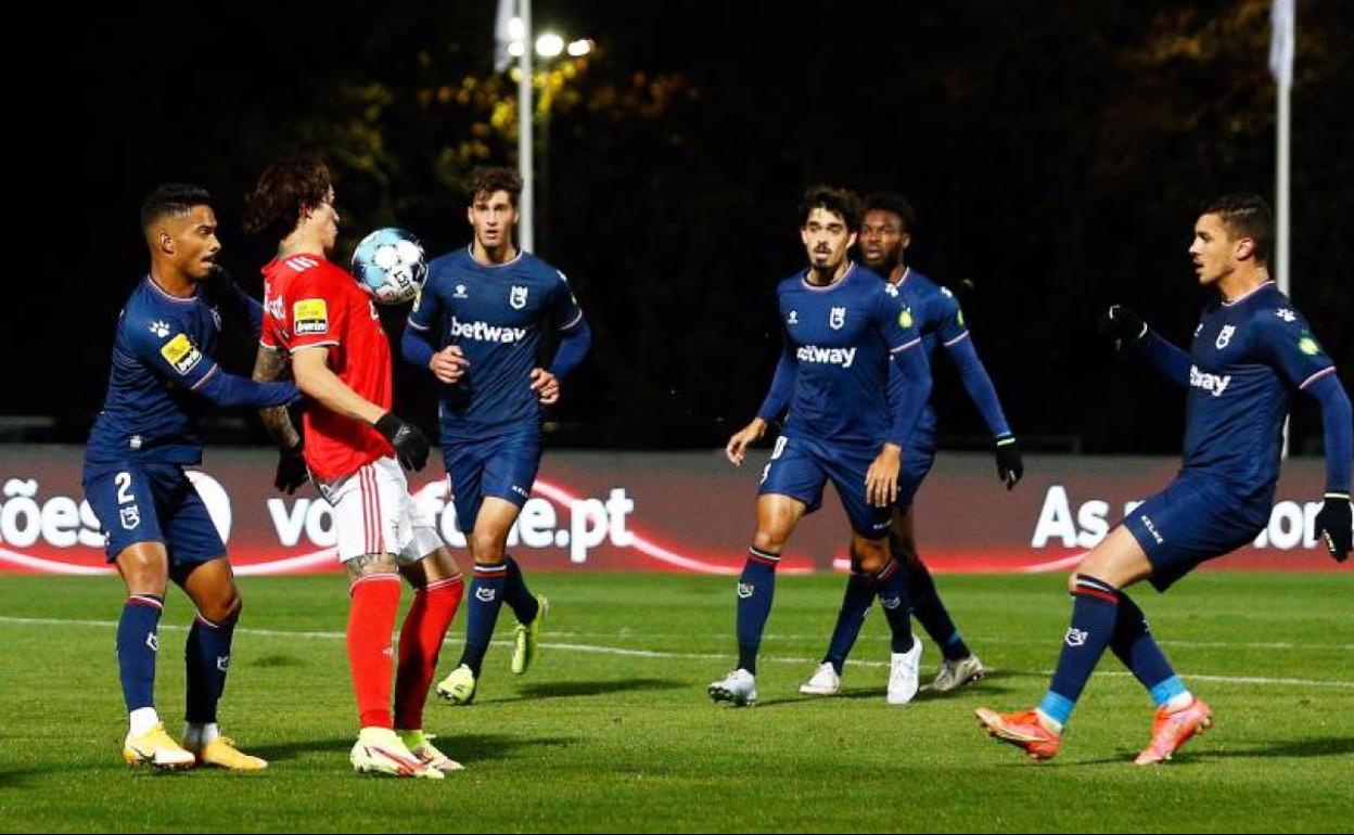 Imagen del partido entre el Belenenses y el Benfica. 