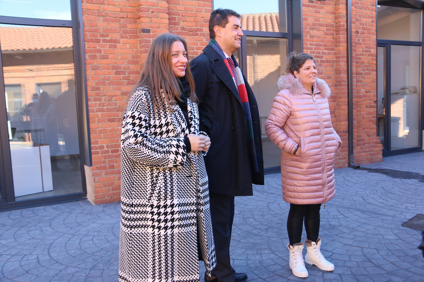 El consejero de Presidencia, Ángel Ibáñez, ha visitado el nuevo espacio de trabajo compartido en el antiguo matadero de Sahagún que ha contado con una iversión de 110.000 euros de la Junta.