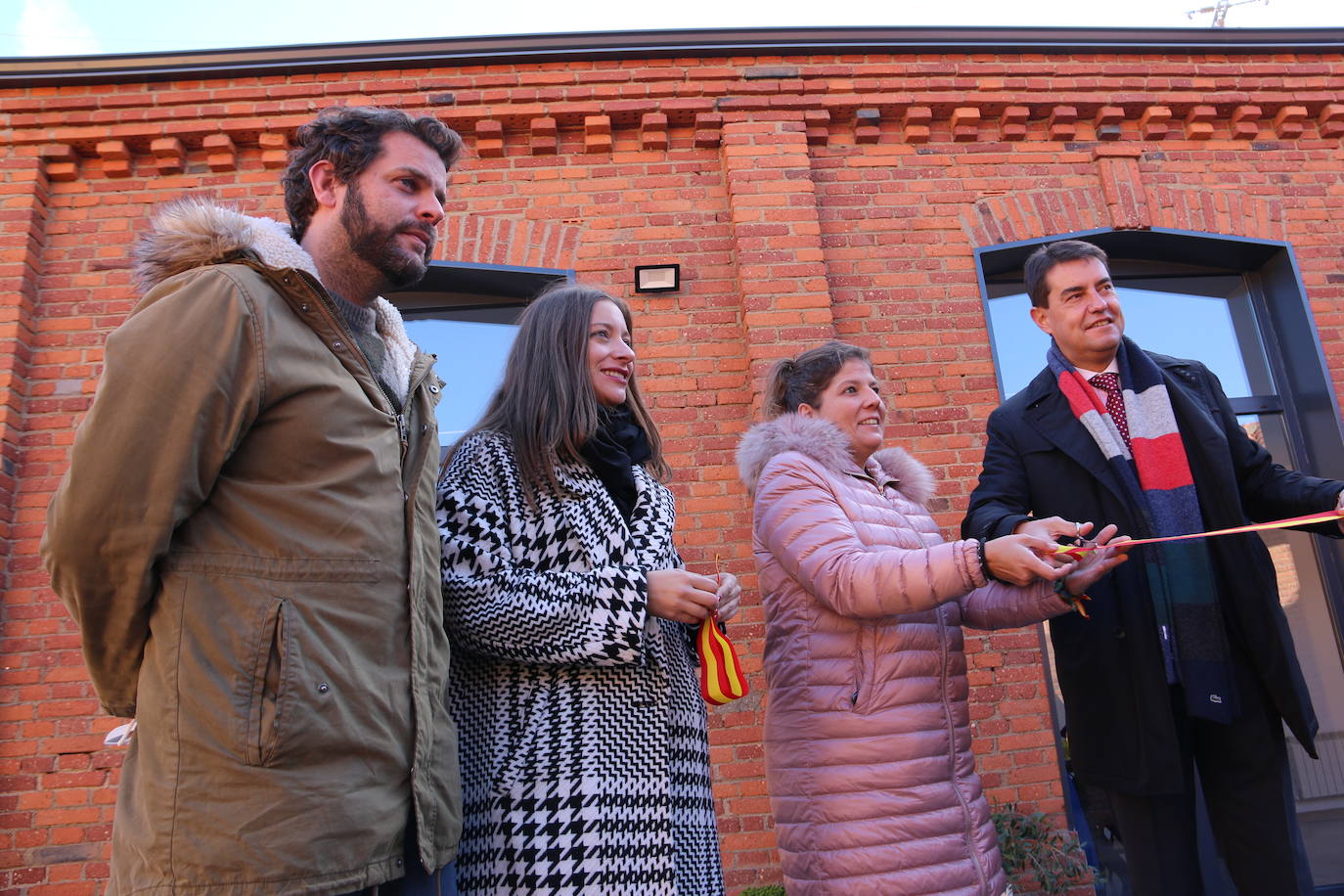 El consejero de Presidencia, Ángel Ibáñez, ha visitado el nuevo espacio de trabajo compartido en el antiguo matadero de Sahagún que ha contado con una iversión de 110.000 euros de la Junta.